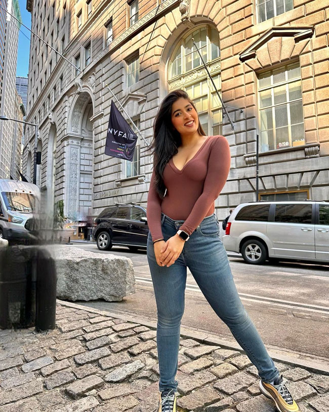 Staggering Glamour Show Of Nikita Sharma In New York